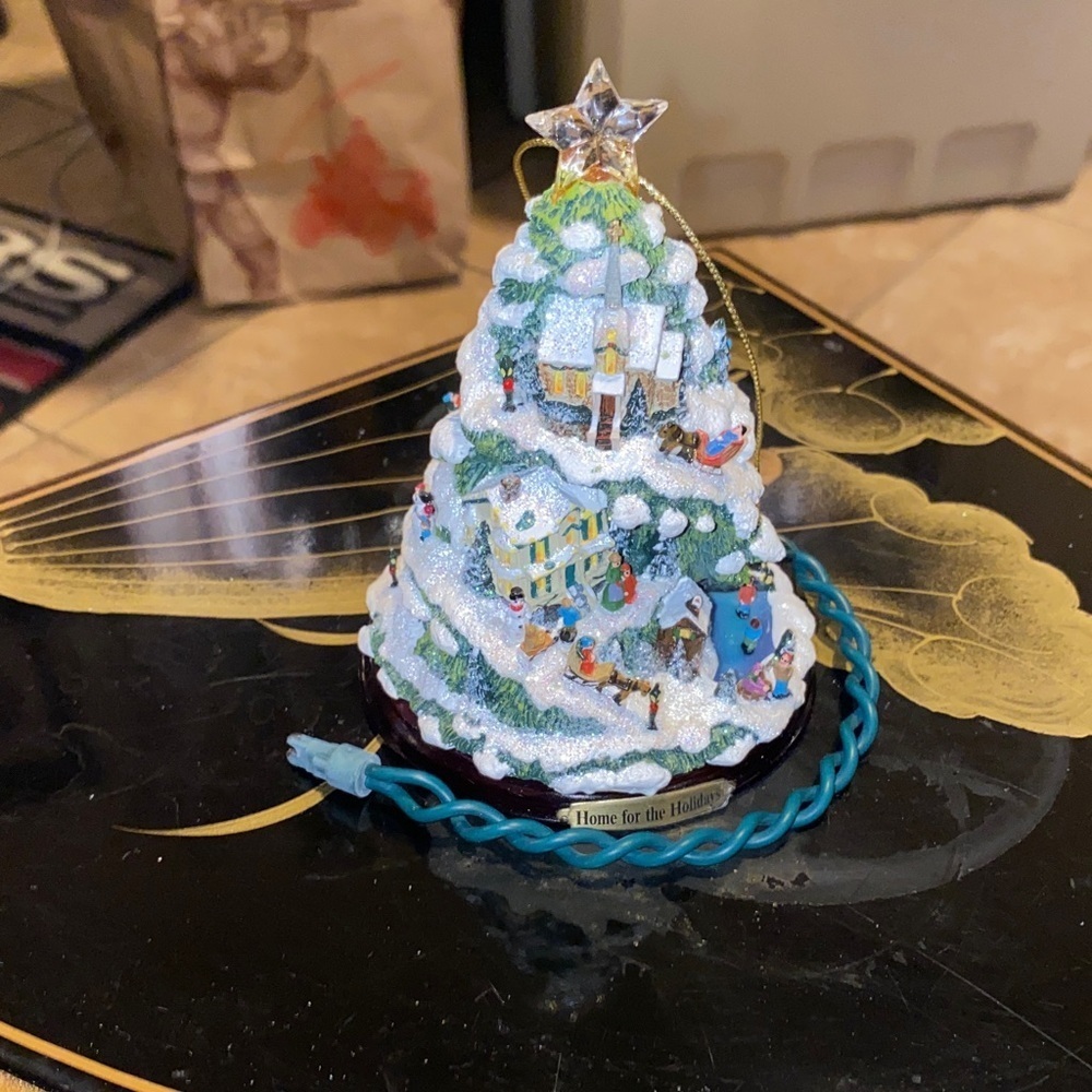 Box28 Thomas Kinkade Festive Holiday Tree with Star Topper